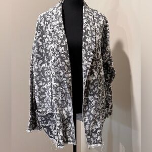 POL Gray & White Patterned Sweater Size Large Coastal Cowgirl Western Boho